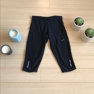 🐬Nike Capri crop dri fit workout leggings